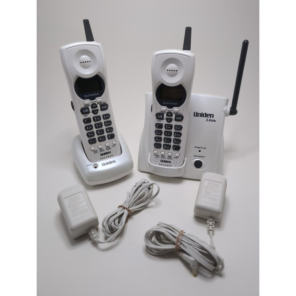 Uniden DXI3086-2 2.4GHz Cordless Phone Base w/ Two Handsets Vintage 2003